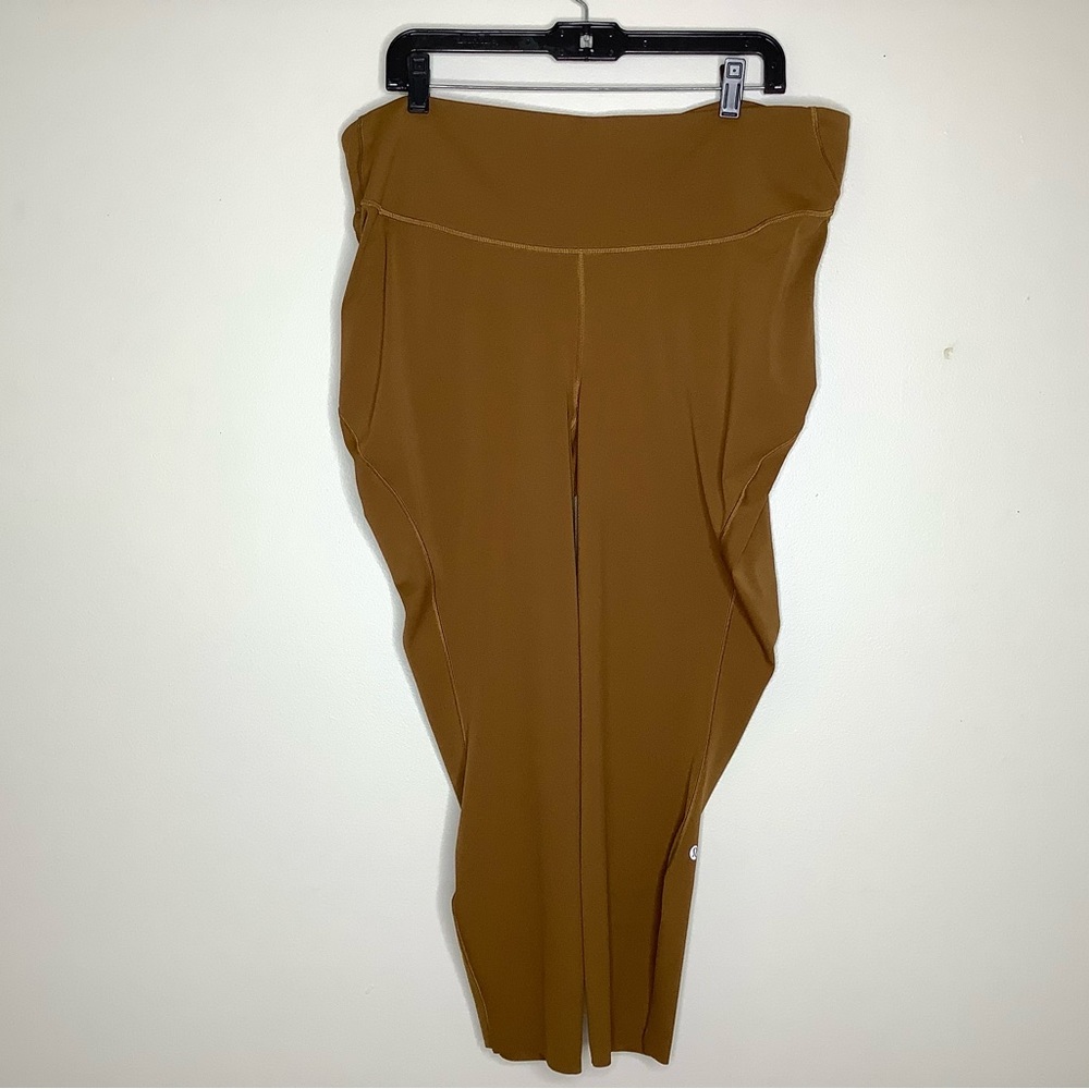 < Lululemon Base Pace High-Rise Running Tight size 20 > - Picture 2 of 6